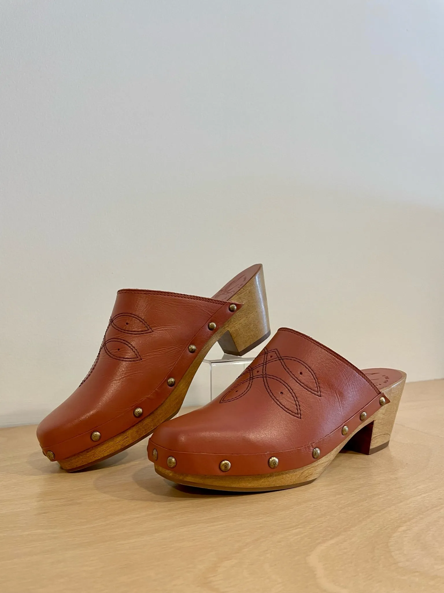 Bird Of Flight Shy Clogs - Clay
