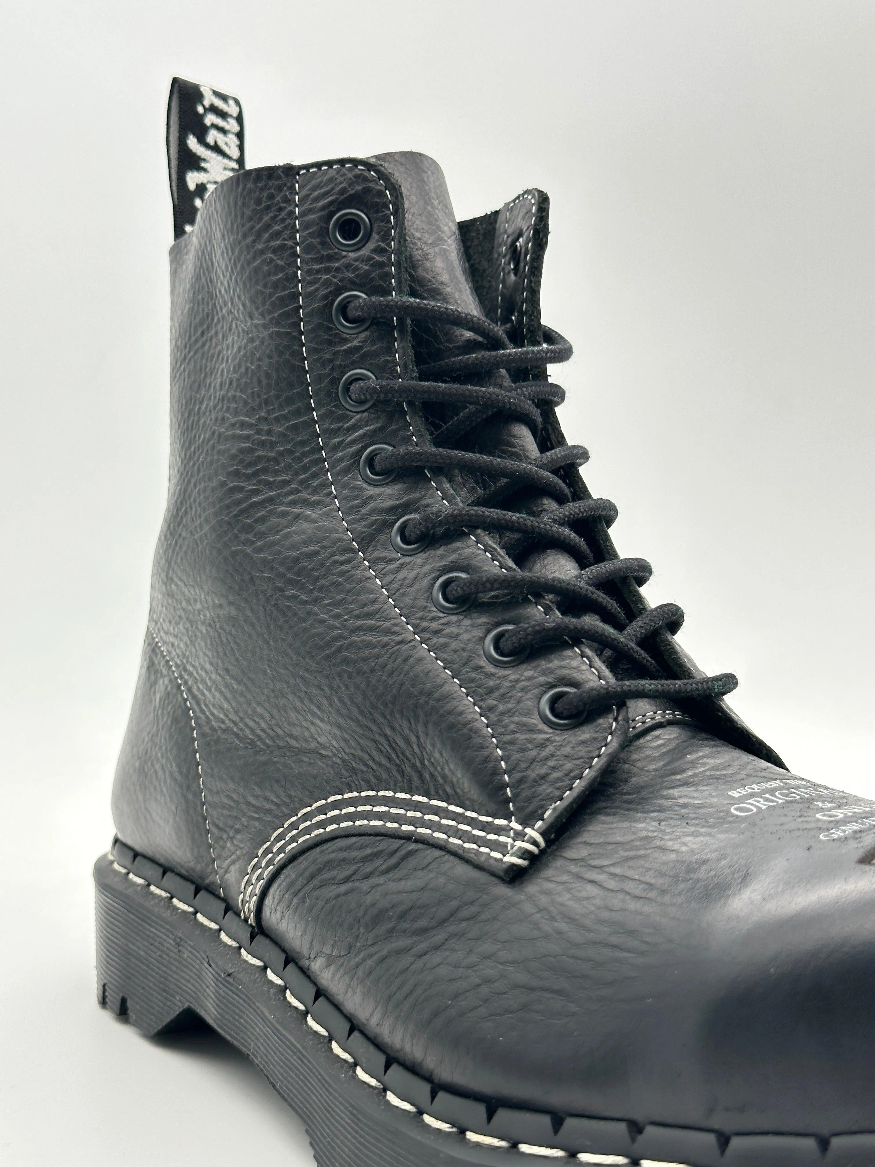 Plaque Boots