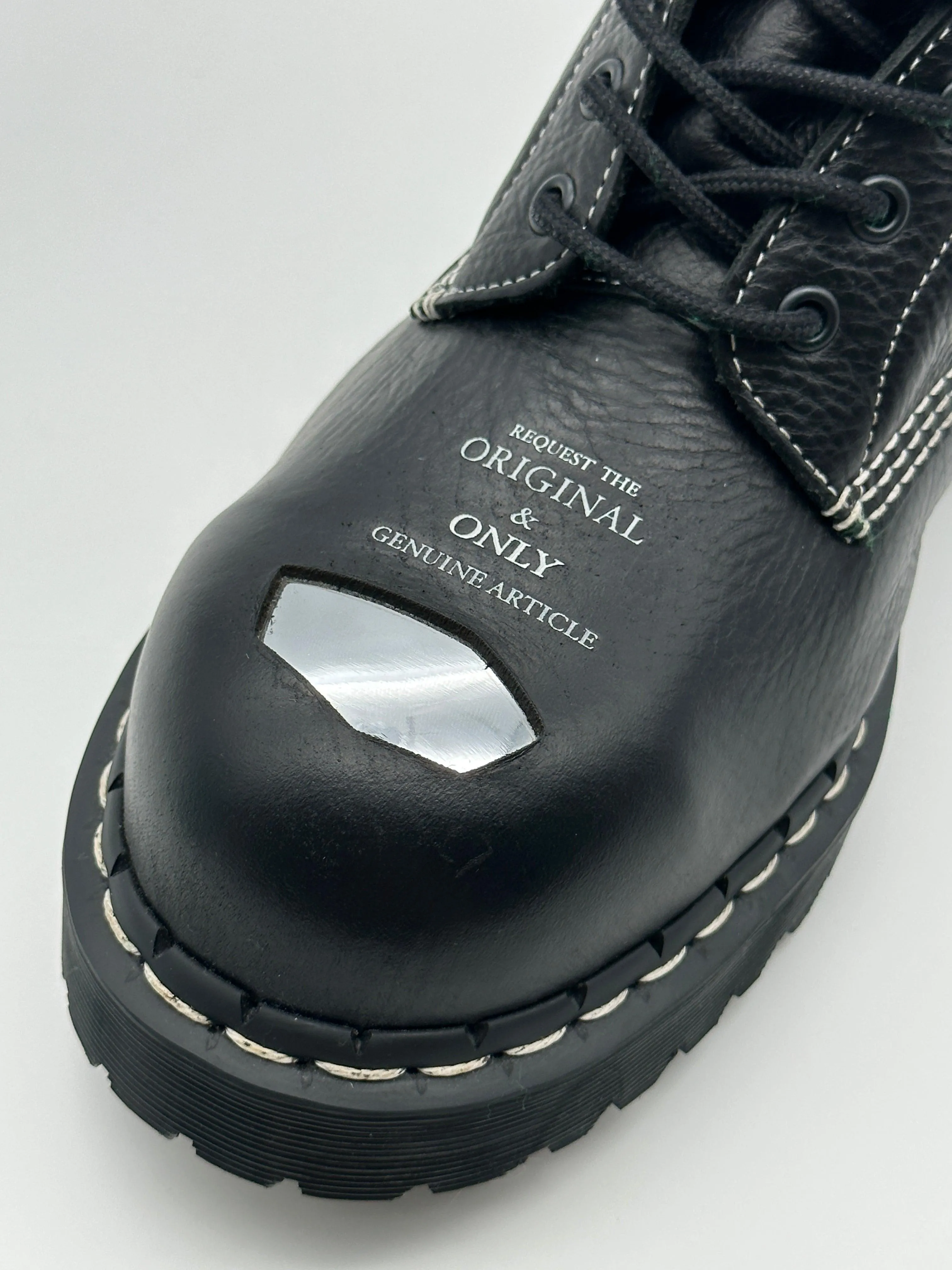 Plaque Boots